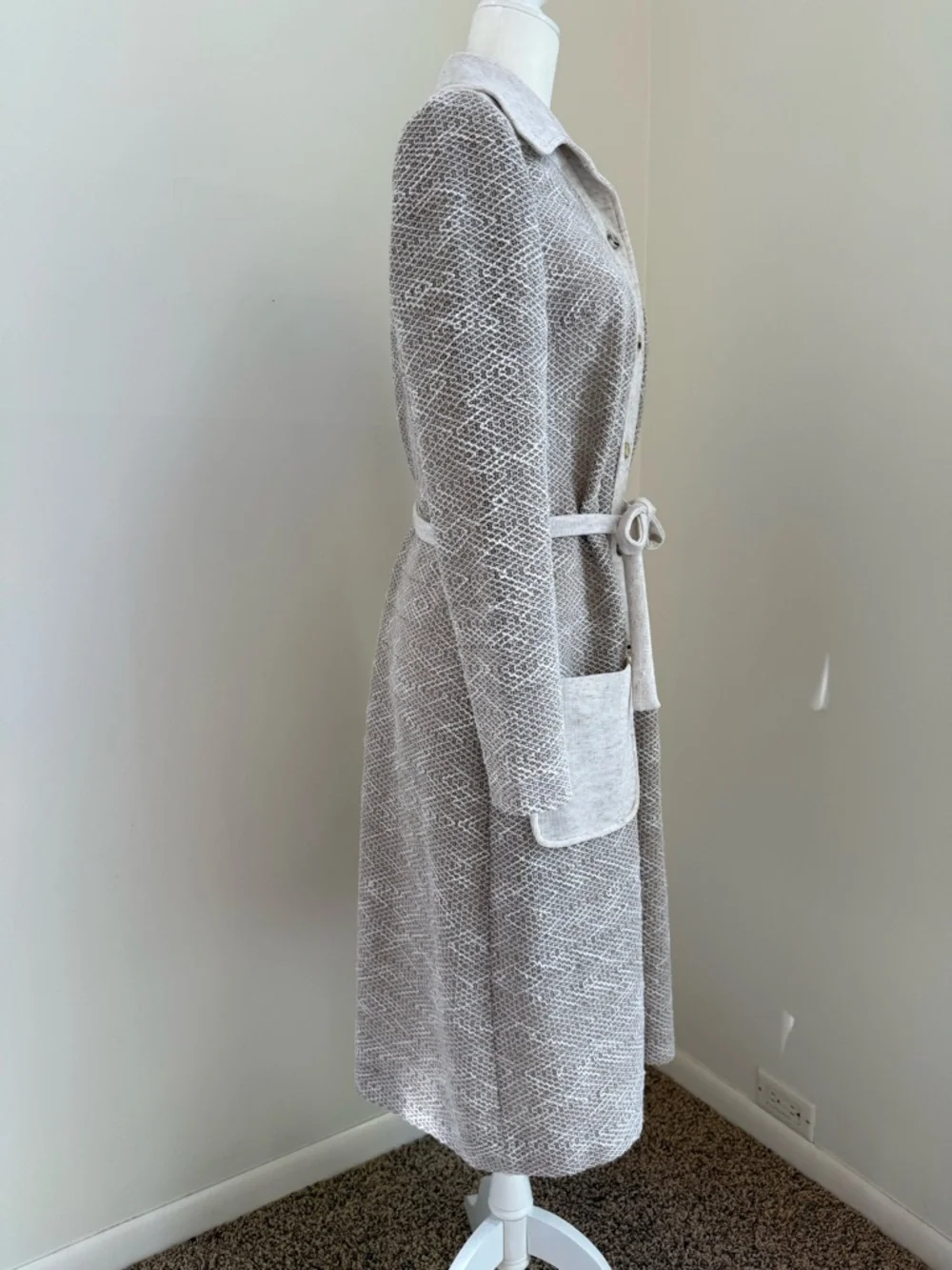 Vintage Long Sleeve Button-Up Knit Coat Dress in Light Taupe and Cream - Picture 6 of 8